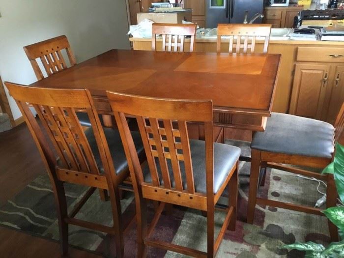 Steinhafels Counter Height Table and Chairs