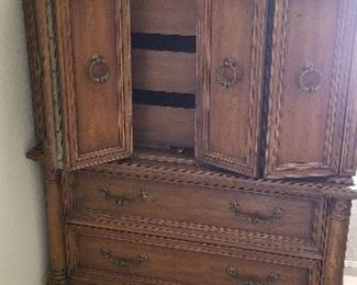 Henderdon chest of Drawers