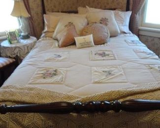 NICE ANTIQUE POLE BED