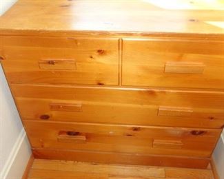 WOOD CHEST 
