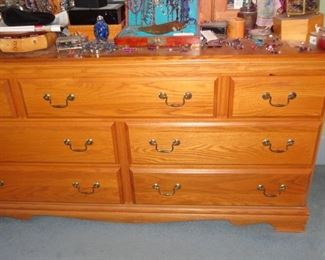 DRESSER