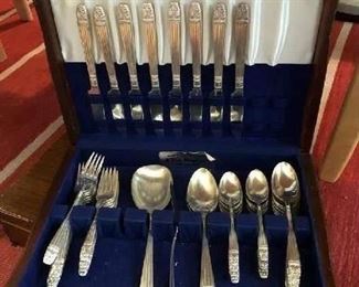 SILVERPLATE SERVICE FOR 8