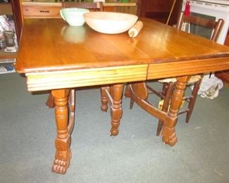 square oak table with 3 leaves