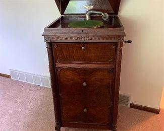 Beautiful Magnola Talking machine. Has two storage drawers for records. This mahogany cabnit is just great to look at.