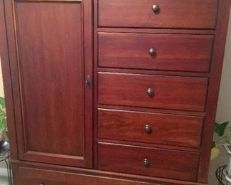 6 drawer chest is perfect to put a TV on top