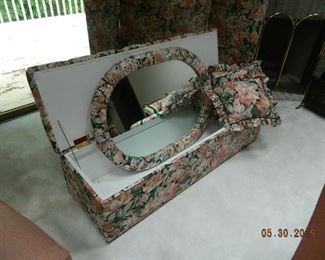 storage box/mirror