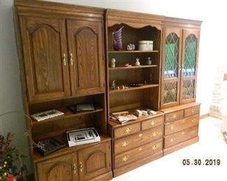 bookshelves/wall unit