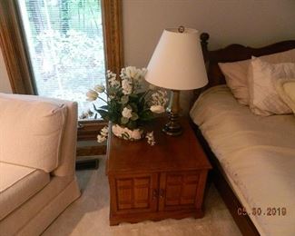 end table/lamp