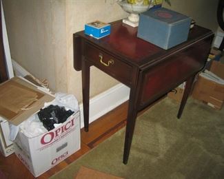 Drop leaf side table