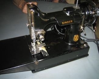 Singer Featherweight 221 Working with Case