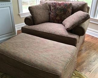 Oversized clean comfy chair