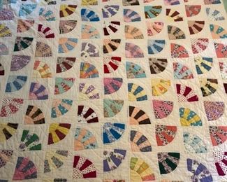 1930's-1940's handmade fan pattern quilt