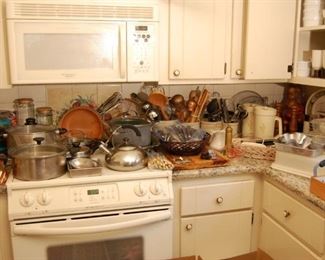 Ton of kitchenware!