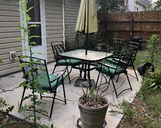OUTDOOR PATIO TABLE, CHAIRS & UMBRELLA