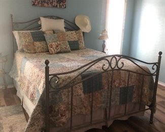 Bombay Queen Size Metal Bed
