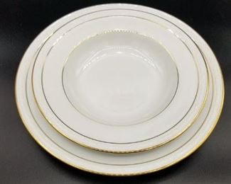 Noritake china "Whitescapes", 8 dinner plates, 7 salad plates, 8 soup bowls, 8 cups, 8 saucers, 1 serving plate
