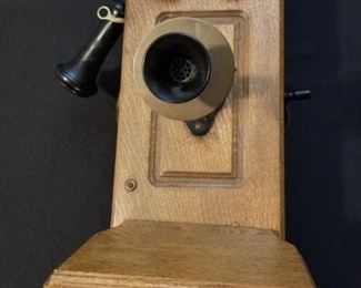 Antique wall mount crank phone