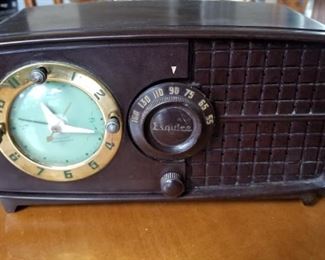 Esquire Model 550U radio