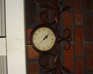 Mantle vine clock