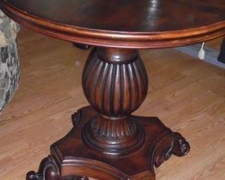 Round pedestal table