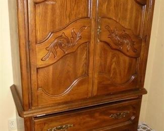 Matching chest of drawers