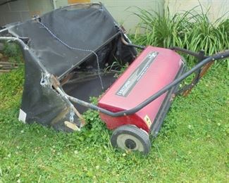 Craftsman lawn sweeper w/bag