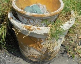 2 concrete planters