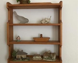 Small wood shelf with David Winter Cottages.
