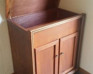 Lift top cabinet 