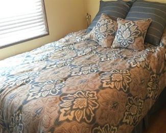 Queen Comforter Set