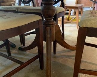 Duncan Phyfe dining table leg view
