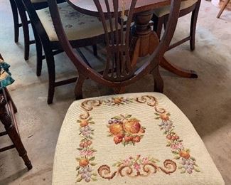Duncan Phyfe dining chair
Needs some TLC