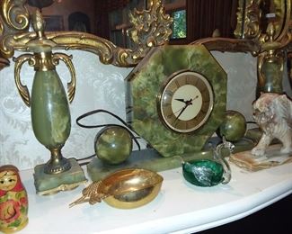 BEAUTIFUL ART DECO GREEN MARBLE CLOCK W/ 2 MATCHING SIDE URNS (Whitehall Hammond Synchronous Movement)