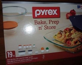 Pyrex Bake, Prep, n' Store 19 Piece Set (BRAND NEW!)