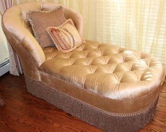Contemporary tufted chaise