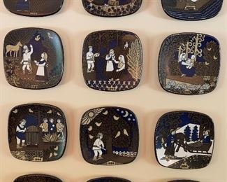 Large collection of Arabia annual plates