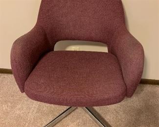 Vintage Mid Century Modern executive chair attributed to Saarinen for Knoll