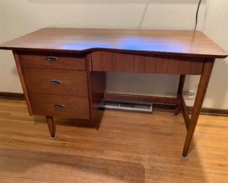 Hooker “Mainline” collection Mid Century Modern desk