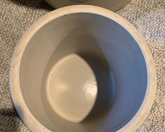 Red Wing 2 gallon crock in excellent vintage condition