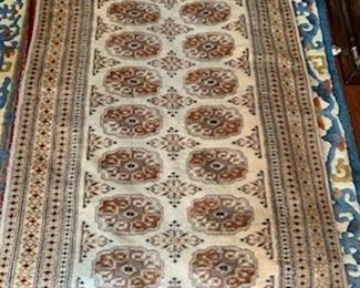 oriental rug 2'10" x 5'6" asking $280