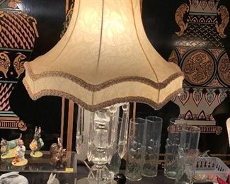 Large crystal table lamp with long crystal prisms