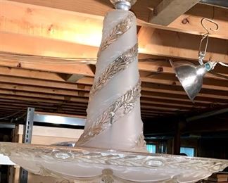 Deco Chandelier-works