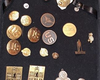 WW11 buttons and pins
