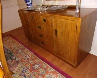 Beautiful Drexel Dining room set with dining table/2 leaves/protectors and chairs, buffet and server