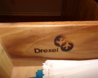 Beautiful Drexel Dining room set with dining table/2 leaves/protectors and chairs, buffet and server