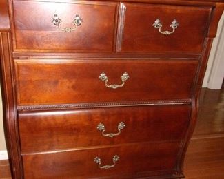 Pretty dresser with swivel mirror.