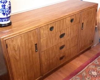 Beautiful Drexel Dining room set with dining table/2 leaves/protectors and chairs, buffet and server