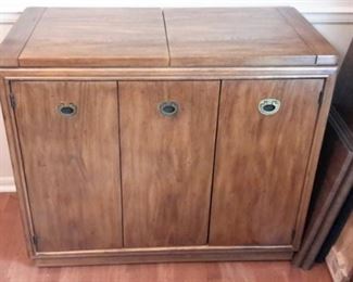 Beautiful Drexel Dining room set with dining table/2 leaves/protectors and chairs, buffet and server