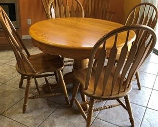 Oak Ball & Claw Foot Dining Table w 2 Arm Chairs, 4 Side Chairs and Built-in Leaf (w/o leaf)