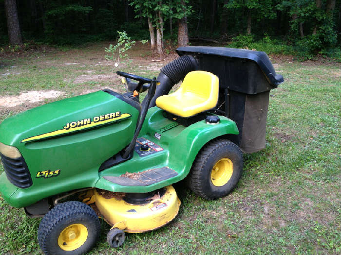 2001 John Deere LT155 Runs good and mows well.